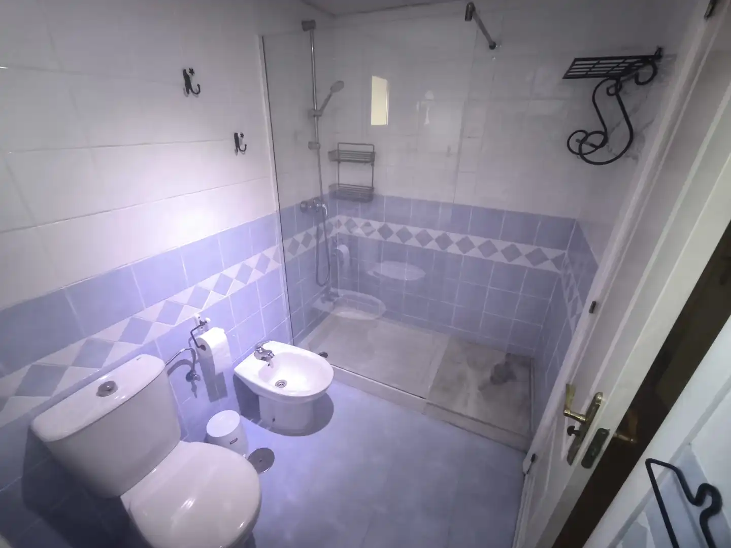 Bathroom of Detached homes for rent in Dos Hermanas  with Air Conditioner, Heating and Parquet flooring