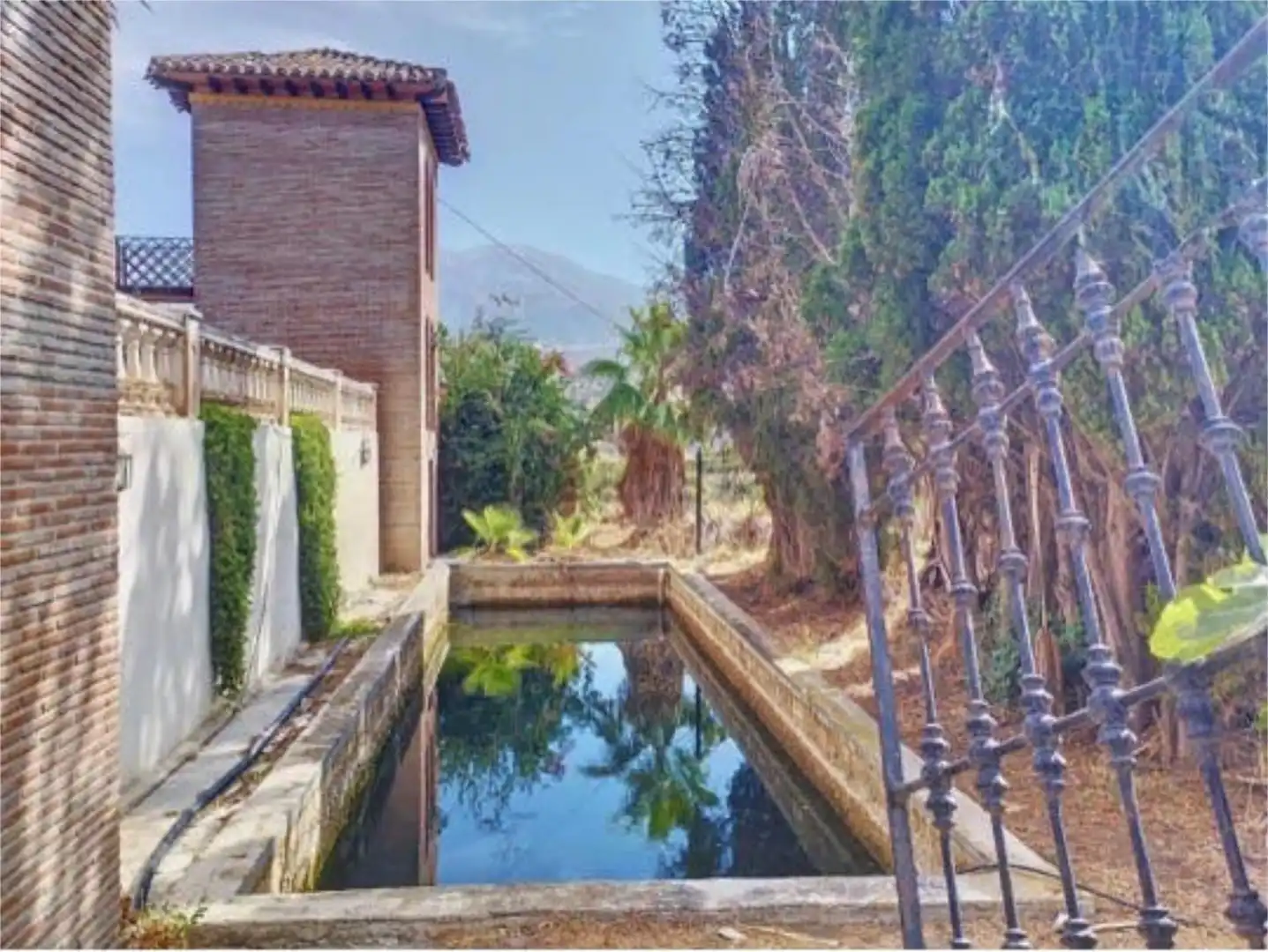 Außenansicht von Einfamilien-Reihenhaus zum Verkauf in Vélez-Málaga mit Terrasse und Schwimmbad