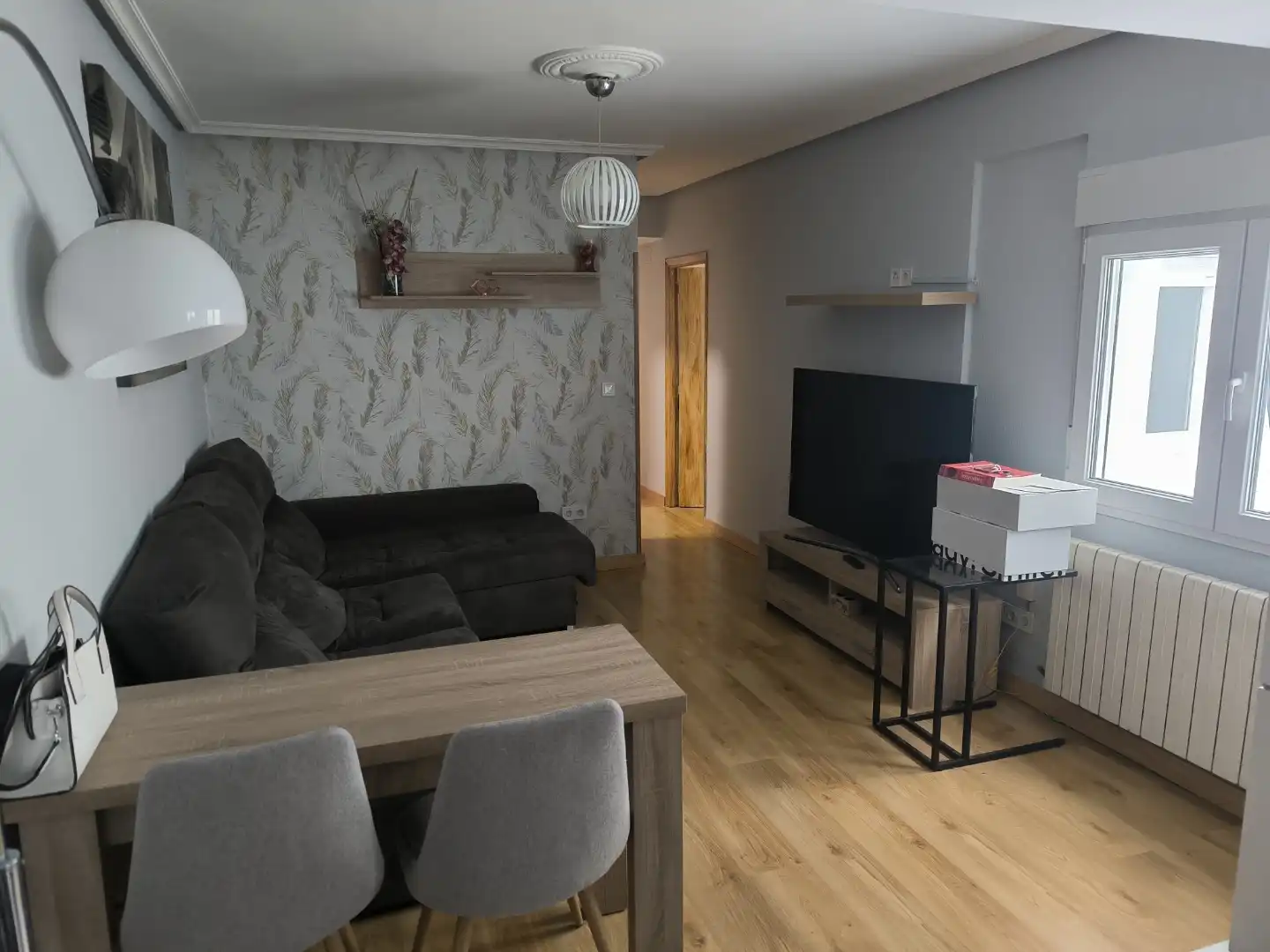 Sala d'estar de Pis de lloguer en Oviedo  amb Balcó