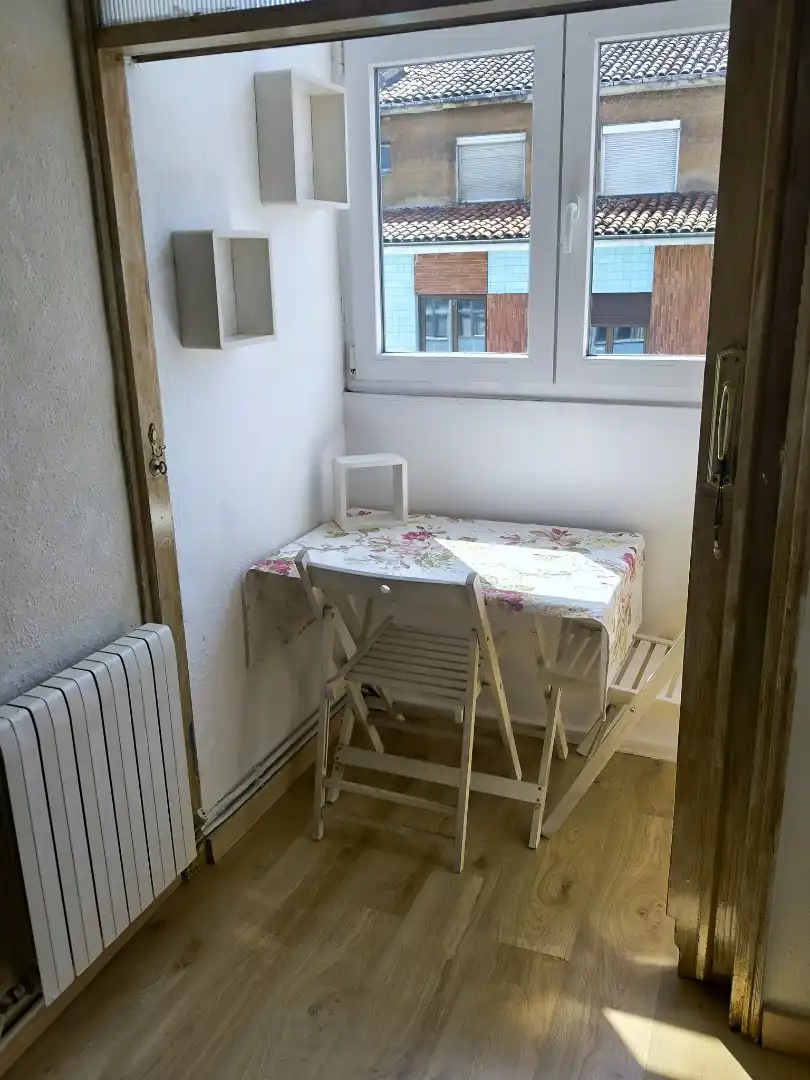 Terrassa de Pis de lloguer en Oviedo  amb Balcó