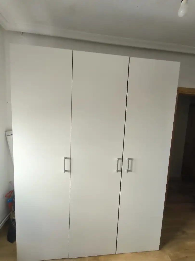 Dormitori de Pis de lloguer en Oviedo  amb Balcó