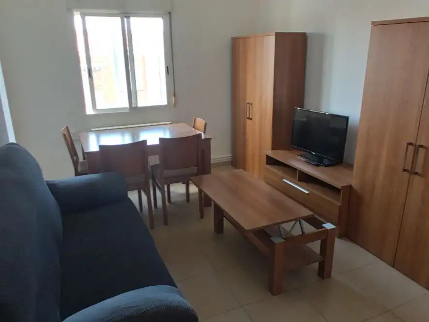 Piso de alquiler en Calle de Casasola, 8, Vadillos Sala de estar de Piso de alquiler en Valladolid con Calefacción, Terraza y Amueblado