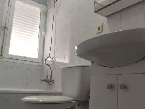 Flat for rent in Calle de Casasola, 8, Vadillos Bathroom of Flat for rent in Valladolid with Heating, Terrace and Furnished