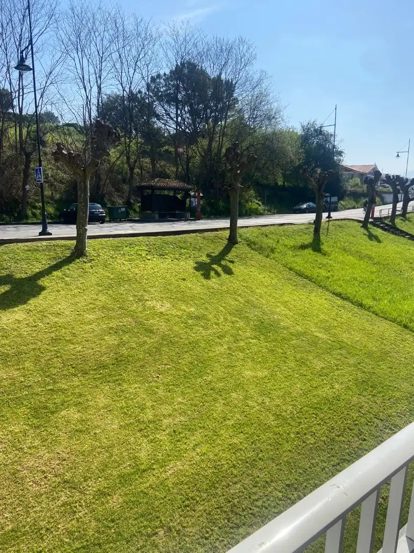 Außenansicht von Wohnung zum Verkauf in Castrillón mit Terrasse und Balkon