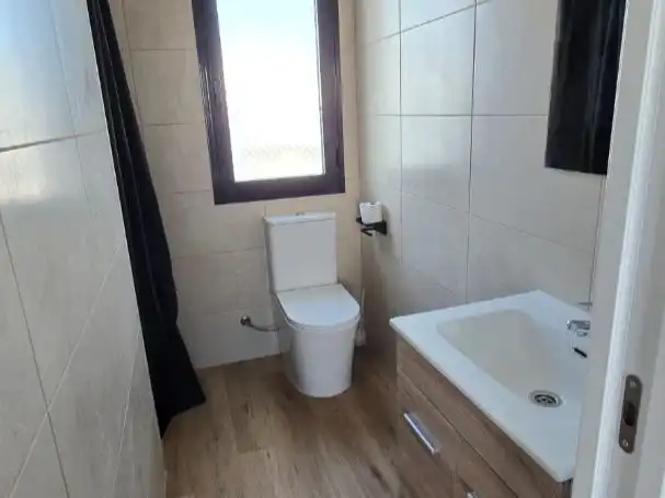 Dúplex de alquiler en Calle Drago, 5, Corralejo Baño de Dúplex de alquiler en La Oliva con Parquet, Terraza y Piscina
