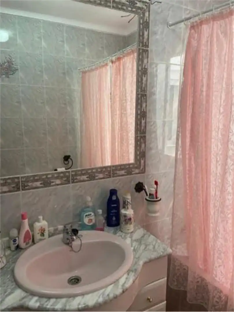Piso en venta en Pujerra Baño de Piso en venta en Pujerra con Terraza y Amueblado