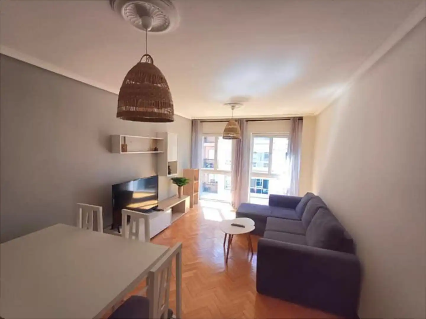Sala de estar de Piso de alquiler en Sarria con Calefacción, Jardín privado y Amueblado