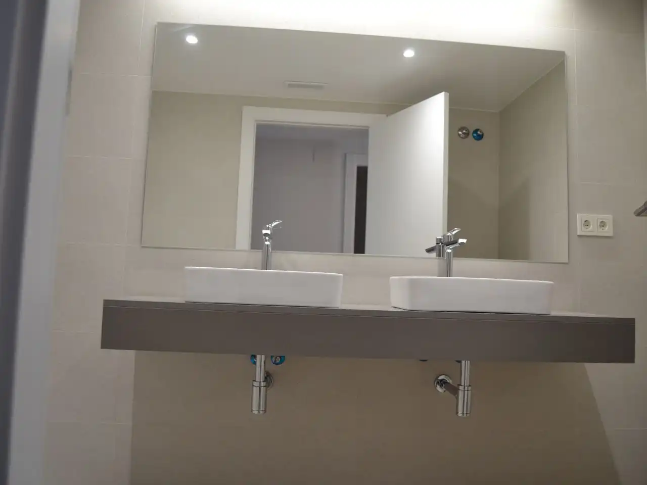 Attic for rent in Plaça Ricard Vinyes, 2, Lleida Capital Bathroom of Attic for rent in Lleida Capital with Air Conditioner and Terrace