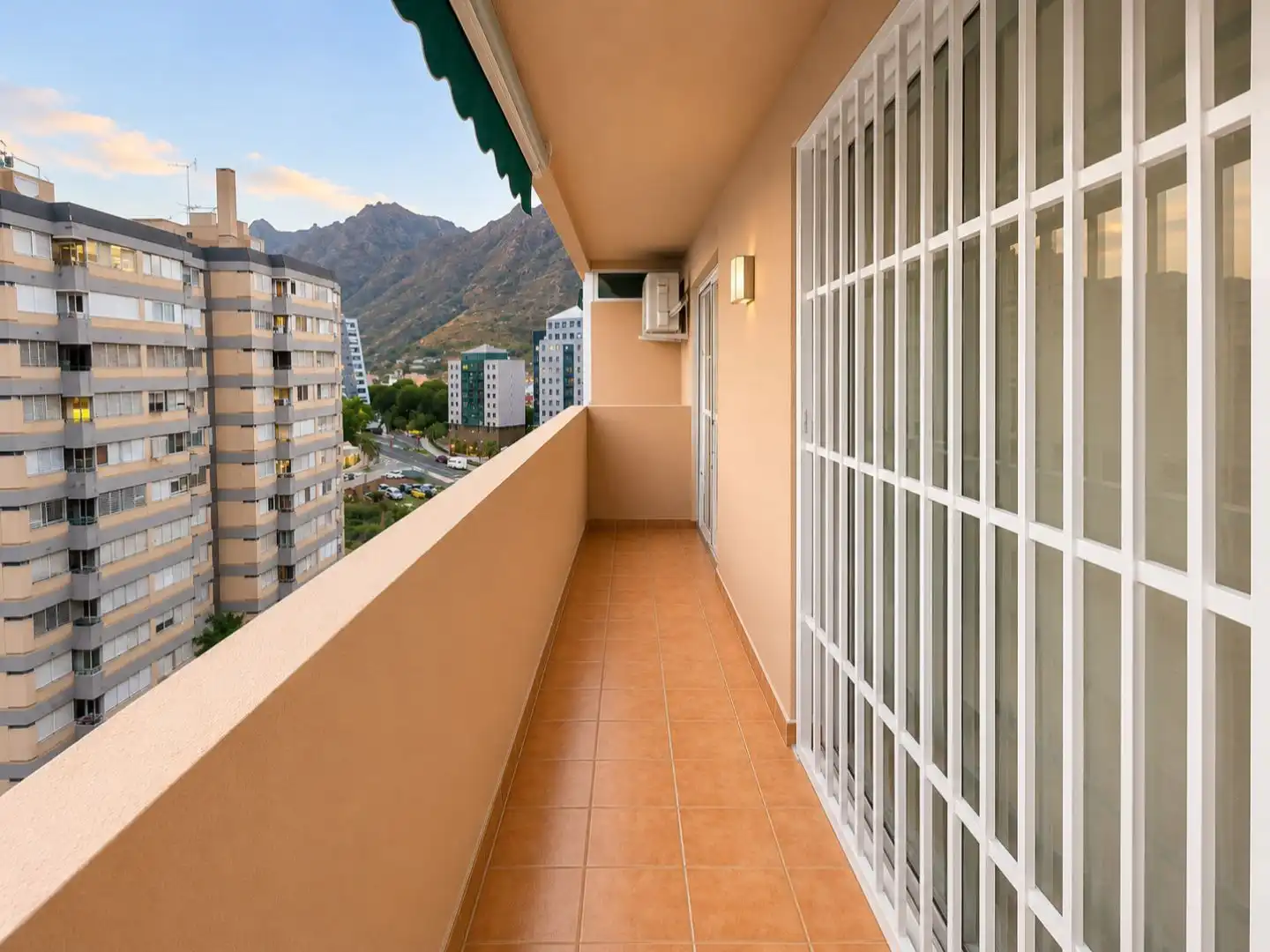 Piso en venta en Avenida Profesor Peraza Ayala, 16, Urbanización Anaga Vista exterior de Piso en venta en Santa Cruz de Tenerife con Aire acondicionado, Calefacción y Jardín privado
