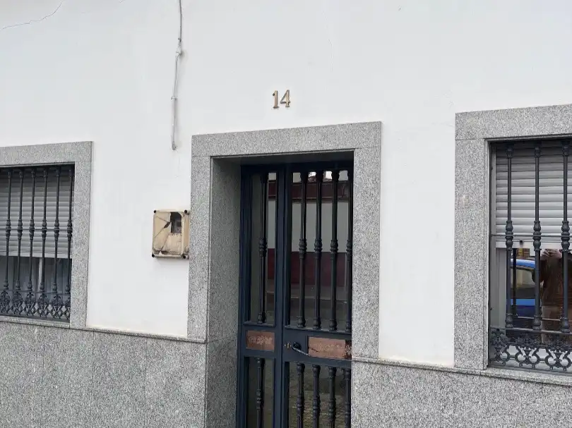 Außenansicht von Wohnung zum Verkauf in Nerva mit Klimaanlage, Terrasse und Abstellraum