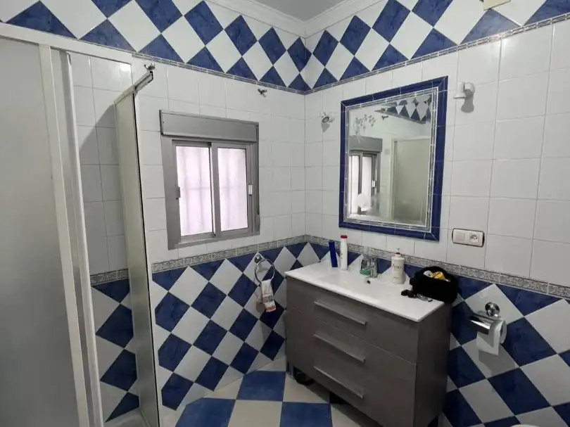Badezimmer von Wohnung zum Verkauf in Nerva mit Klimaanlage, Terrasse und Abstellraum