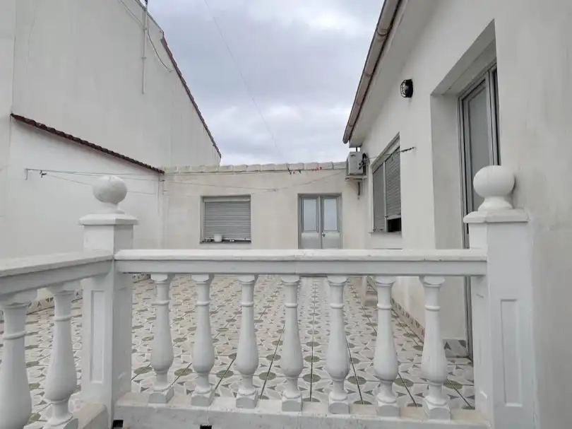 Außenansicht von Wohnung zum Verkauf in Nerva mit Klimaanlage, Terrasse und Abstellraum