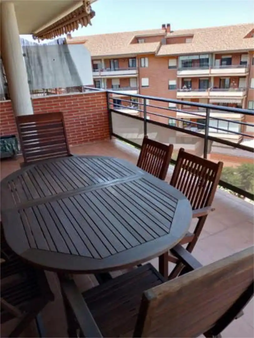 Terrasse von Wohnung zur Miete in  Zaragoza Capital mit Terrasse und Schwimmbad