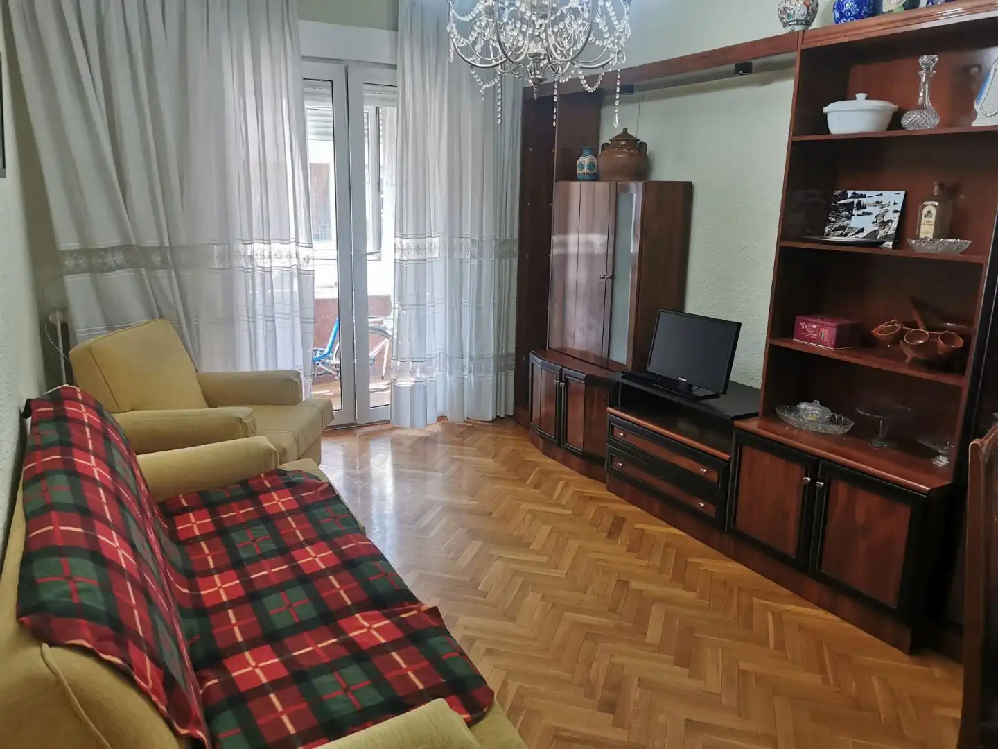 Sala d'estar de Apartament de lloguer en León Capital  amb Calefacció, Parquet i Terrassa