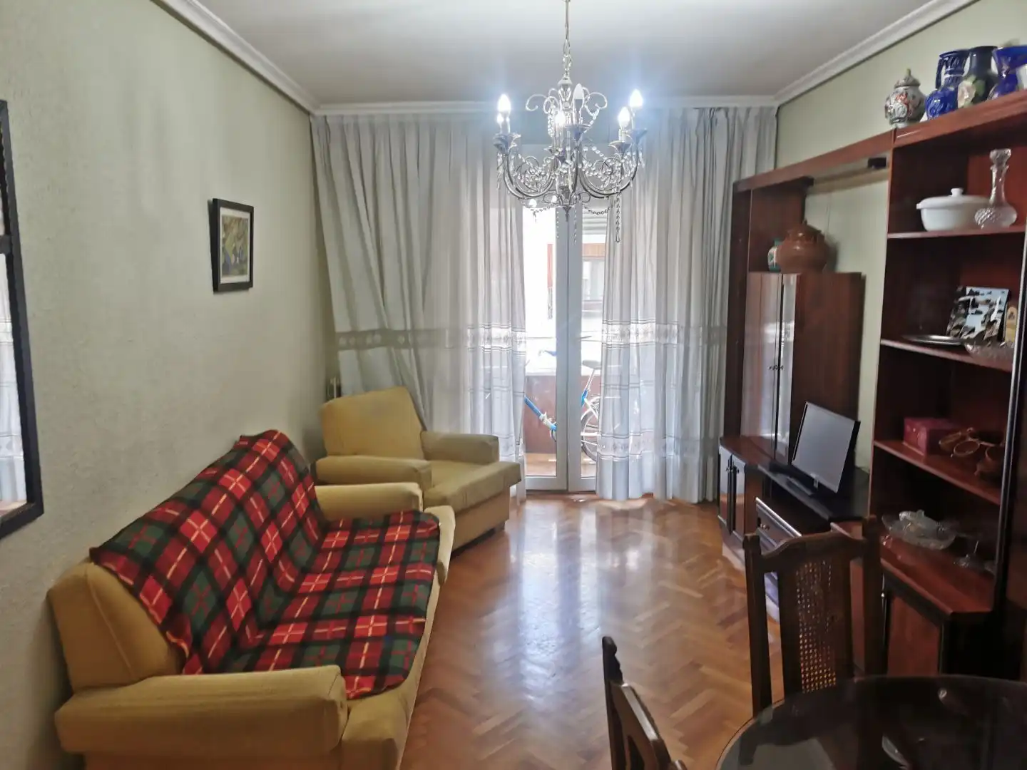 Sala d'estar de Apartament de lloguer en León Capital  amb Calefacció, Parquet i Terrassa