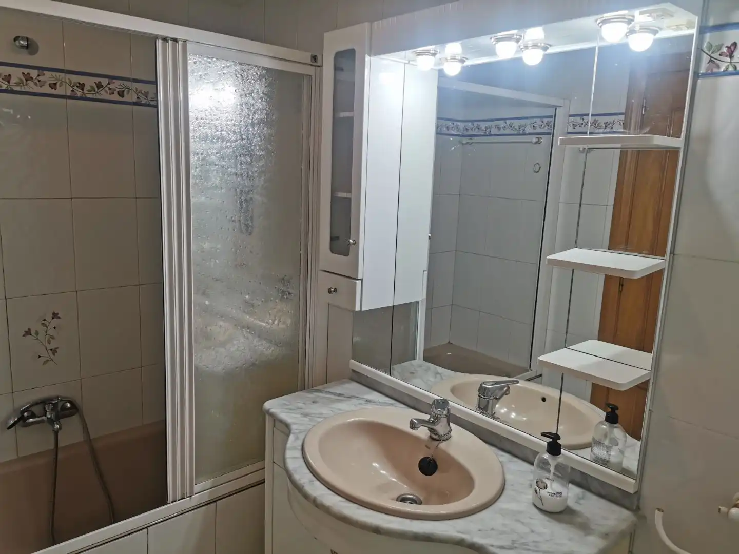 Bany de Apartament de lloguer en León Capital  amb Calefacció, Parquet i Terrassa