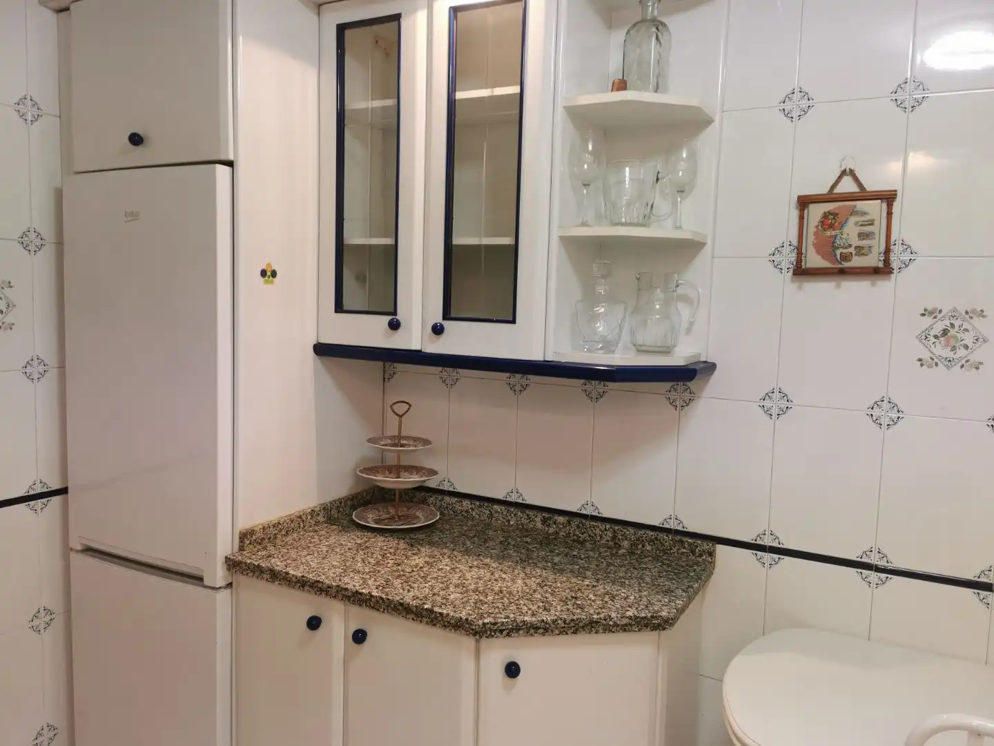Cuina de Apartament de lloguer en León Capital  amb Calefacció, Parquet i Terrassa