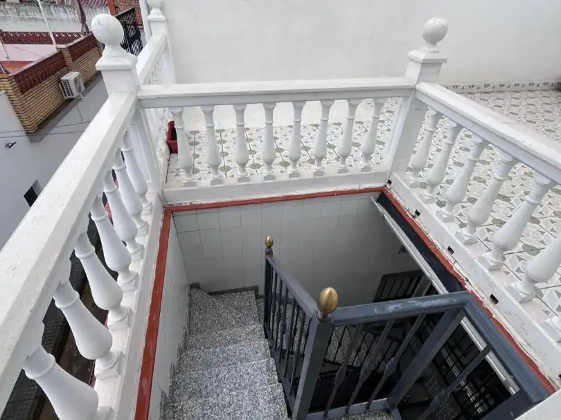 Wohnung zum Verkauf in Nerva mit Klimaanlage, Terrasse und Abstellraum