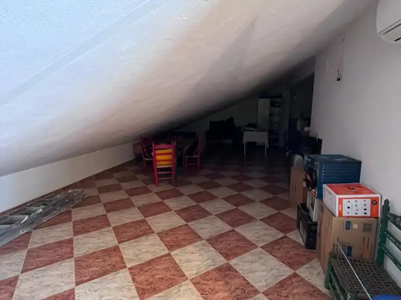 Wohnung zum Verkauf in Nerva mit Klimaanlage, Terrasse und Abstellraum