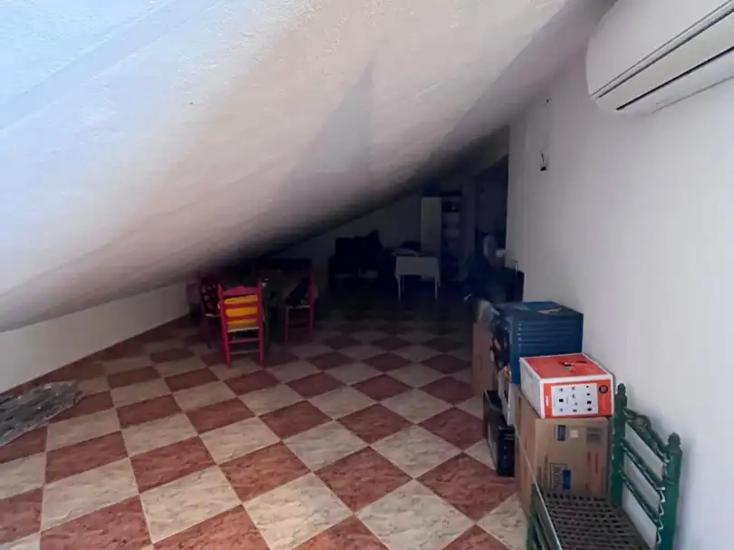 Wohnung zum Verkauf in Nerva mit Klimaanlage, Terrasse und Abstellraum