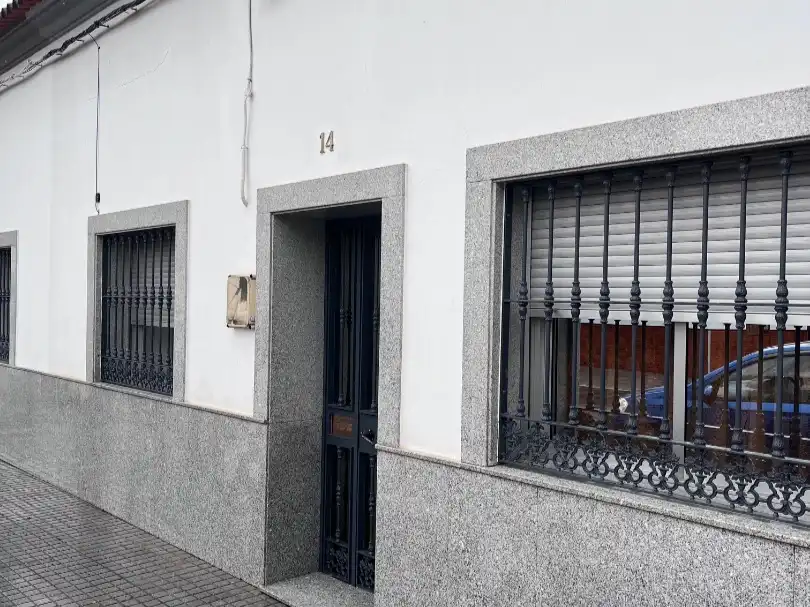 Außenansicht von Wohnung zum Verkauf in Nerva mit Klimaanlage, Terrasse und Abstellraum