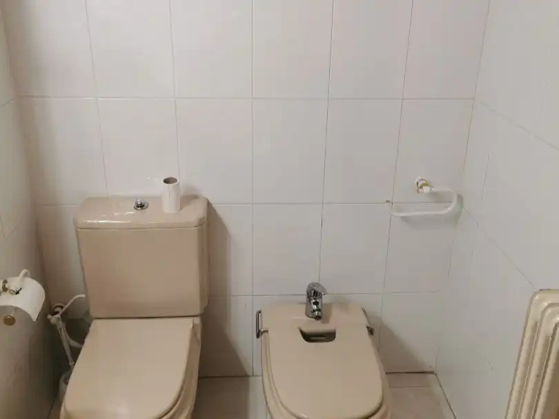Bany de Apartament de lloguer en León Capital  amb Calefacció, Parquet i Terrassa