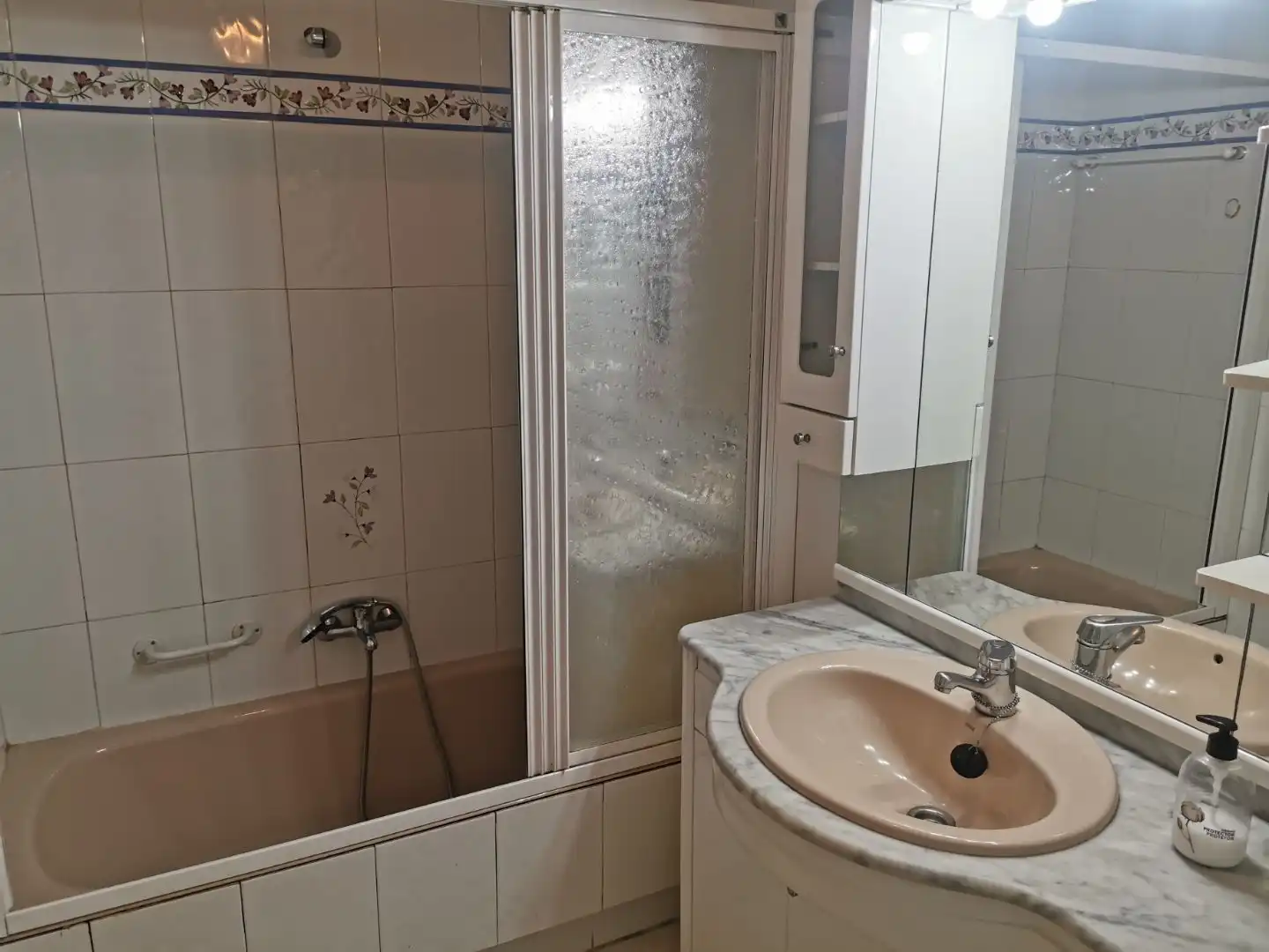 Bany de Apartament de lloguer en León Capital  amb Calefacció, Parquet i Terrassa