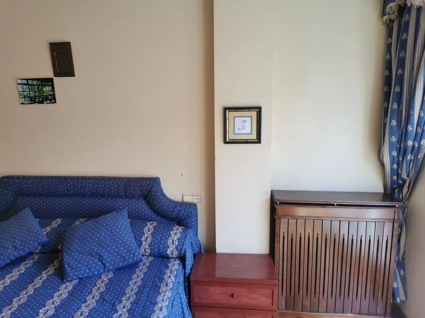 Dormitori de Apartament de lloguer en León Capital  amb Calefacció, Parquet i Terrassa