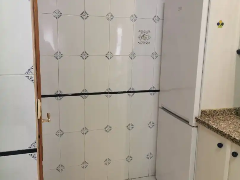 Cuina de Apartament de lloguer en León Capital  amb Calefacció, Parquet i Terrassa