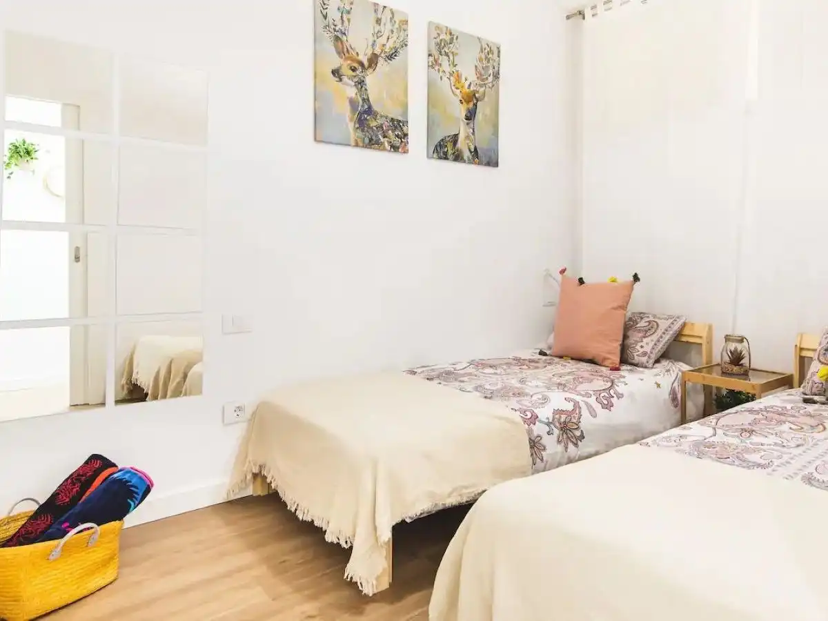 Apartament de lloguer a Calle Kant, 5, Isleta - Puerto - Guanarteme Dormitori de Apartament de lloguer en Las Palmas de Gran Canaria amb Aire condicionat i Balcó