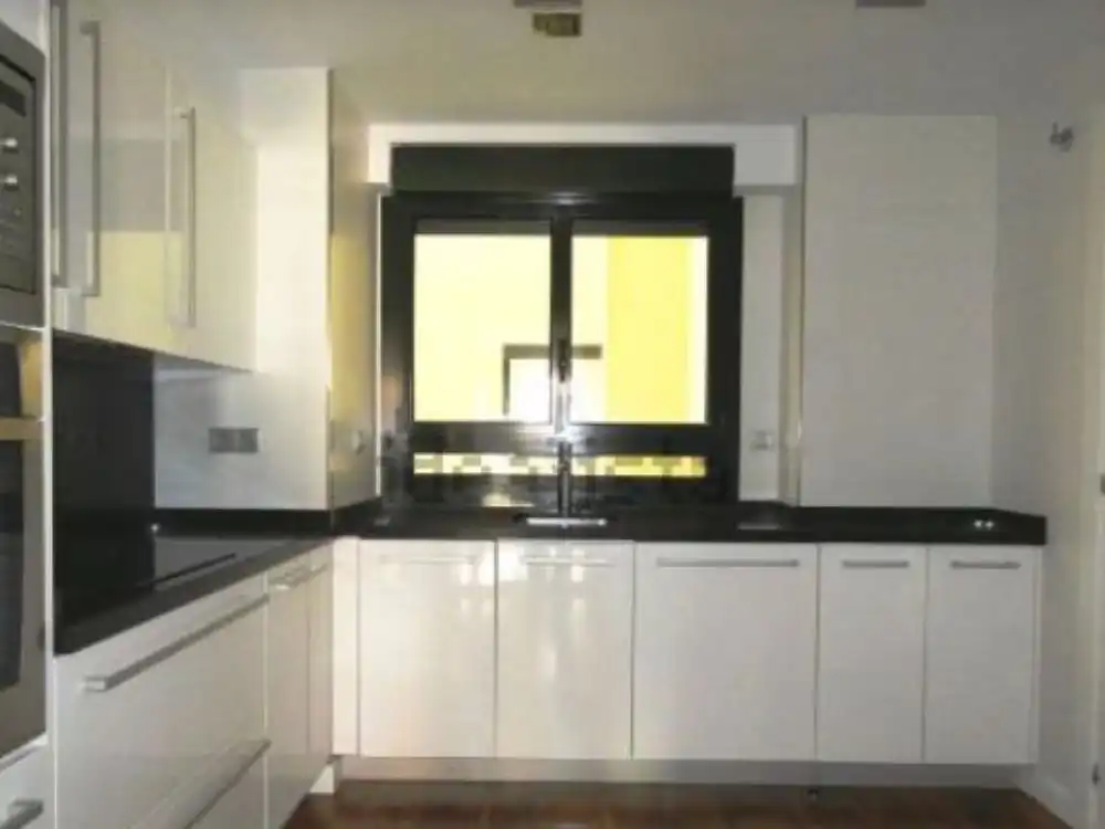 Piso en venta en Calle del Monasterio de Urdax, 28, San Juan Cocina de Piso en venta en Pamplona / Iruña con Aire acondicionado