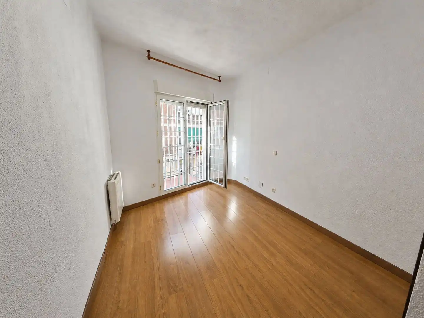 Bedroom of Flat for rent in Madrid  with Air Conditioner, Heating and Parquet flooring