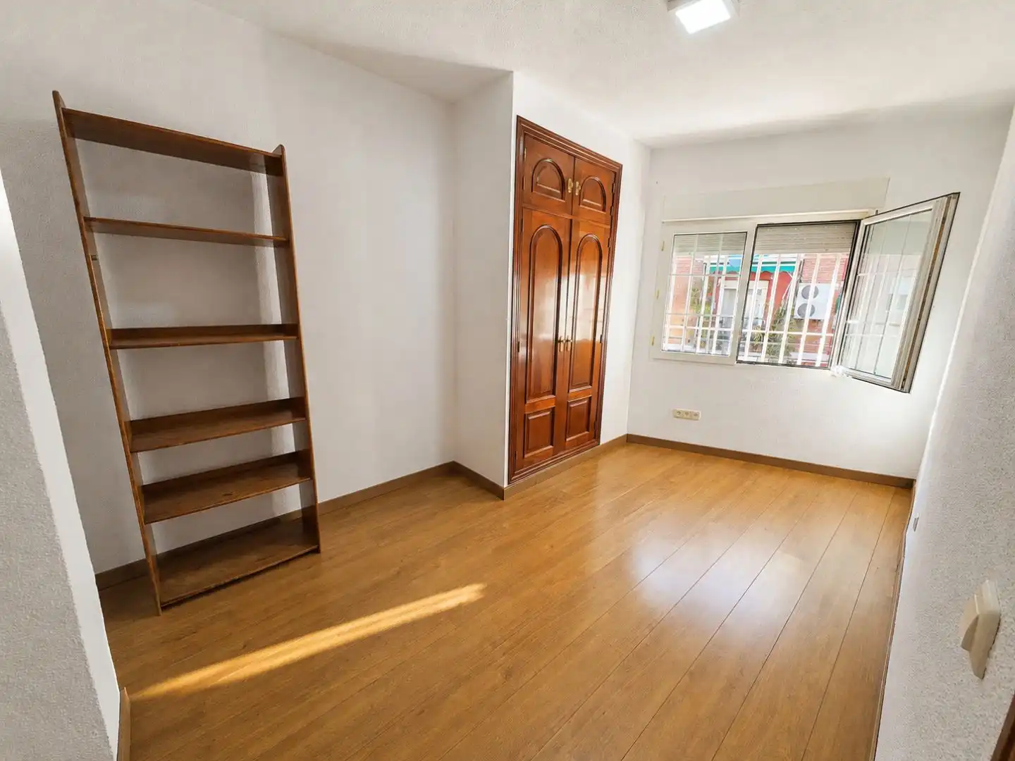 Bedroom of Flat for rent in Madrid  with Air Conditioner, Heating and Parquet flooring