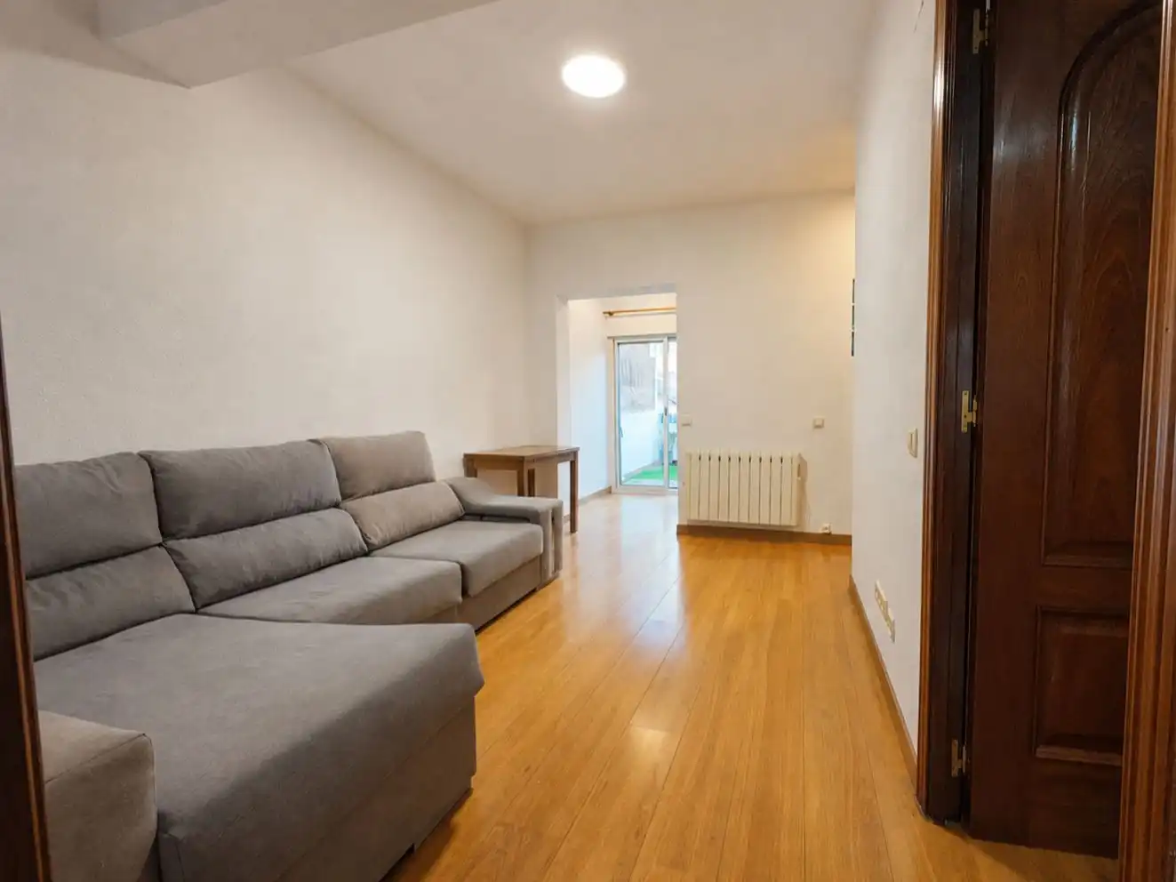 Living room of Flat for rent in Madrid  with Air Conditioner, Heating and Parquet flooring