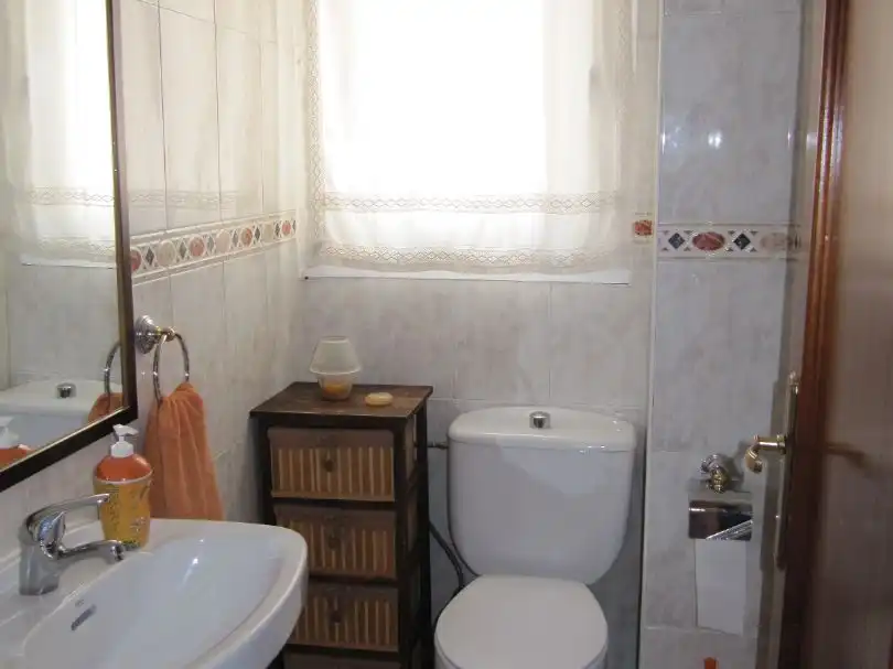 Room in Camino de Ronda, 136, Camino de Ronda Bathroom of Flat for share in Granada with Heating and Furnished