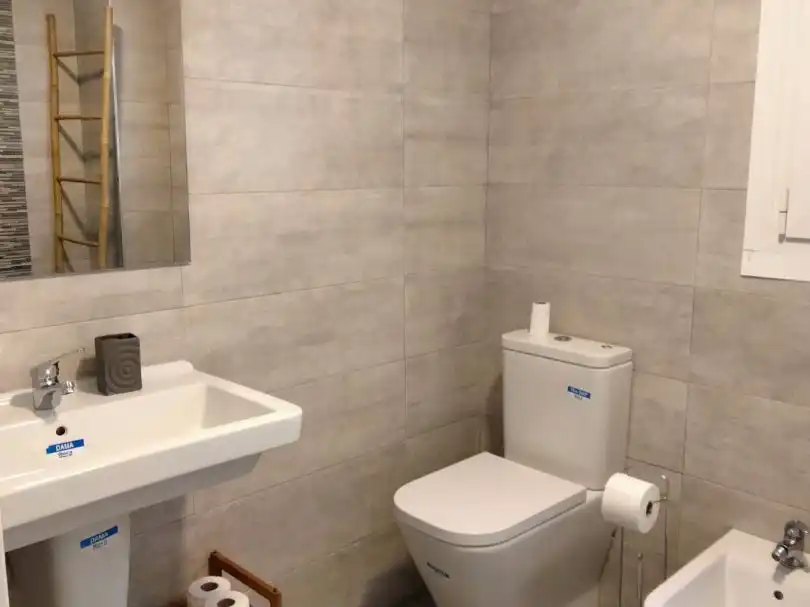 Room in Camino de Ronda, 136, Camino de Ronda Bathroom of Flat for share in Granada with Heating and Furnished