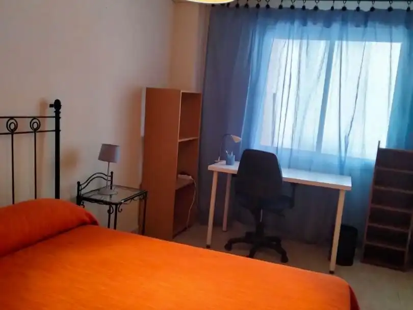 Room in Camino de Ronda, 136, Camino de Ronda Bedroom of Flat for share in Granada with Heating and Furnished