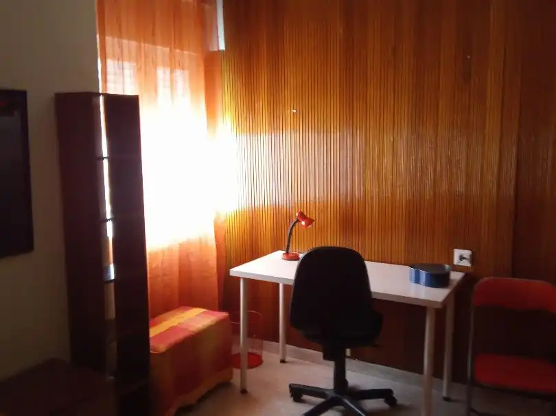 Room in Camino de Ronda, 136, Camino de Ronda Bedroom of Flat for share in Granada with Heating and Furnished