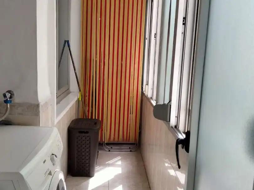 Room in Camino de Ronda, 136, Camino de Ronda Balcony of Flat for share in Granada with Heating and Furnished