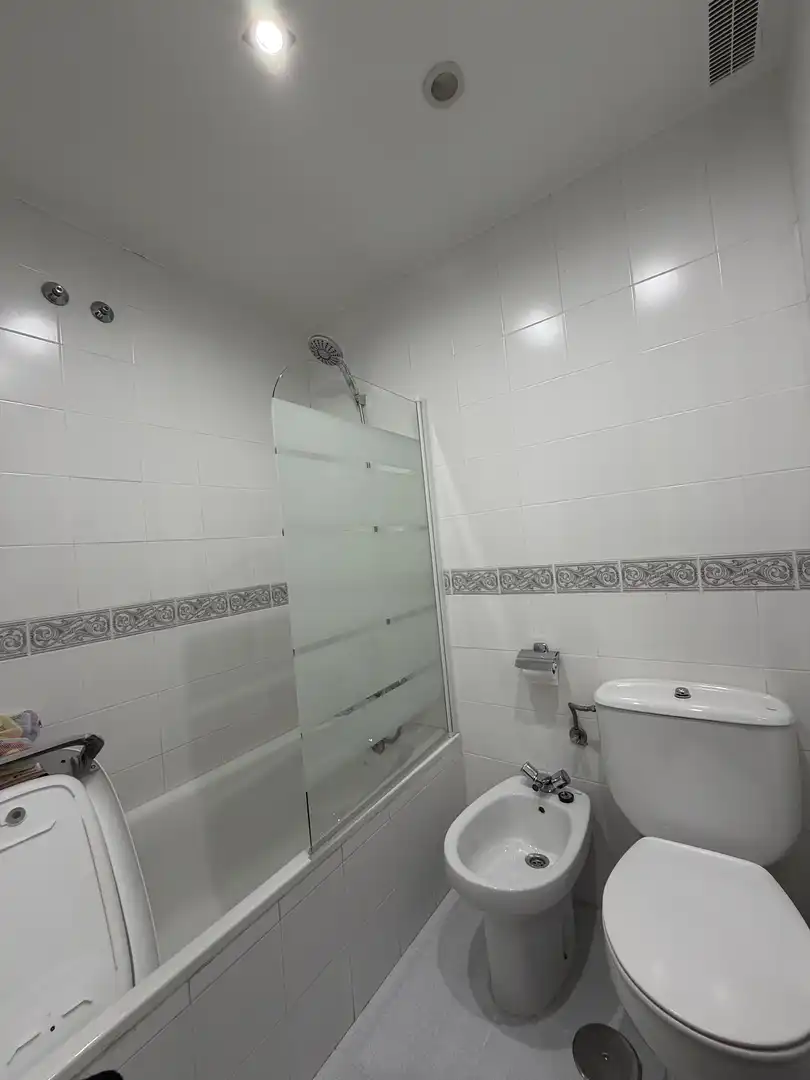 Flat for sale in Avenida de Arcentales, 67b, Rosas - Musas Bathroom of Flat for sale in Madrid Capital with Air Conditioner and Swimming Pool