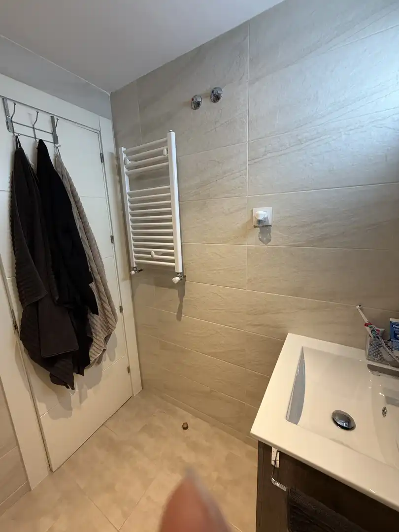 Flat for sale in Avenida de Arcentales, 67b, Rosas - Musas Bathroom of Flat for sale in Madrid Capital with Air Conditioner and Swimming Pool