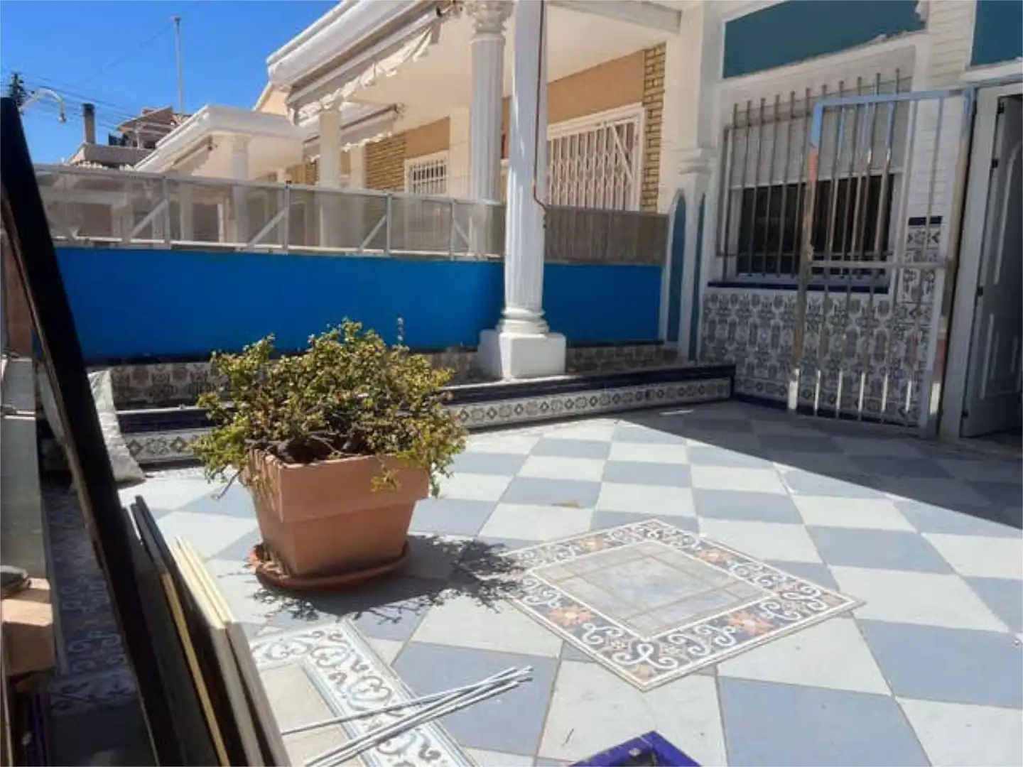 Einfamilien-Reihenhaus zur Miete in Los Europeos Terrasse von Einfamilien-Reihenhaus zur Miete in Torrevieja mit Terrasse und Schwimmbad
