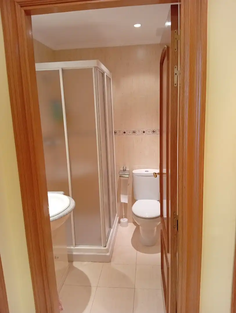 Piso en venta en Calle las Escuelas, 1, Entrena Baño de Piso en venta en Entrena con Calefacción, Trastero y Amueblado