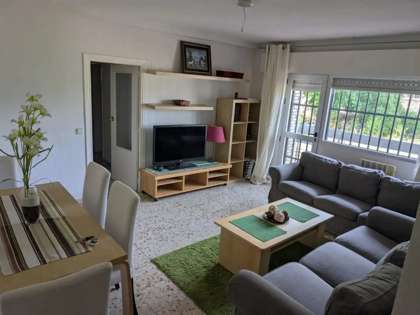Piso de alquiler en Travesia de Amargura, 8, Navalagamella Sala de estar de Piso de alquiler en Navalagamella con Jardín privado, Terraza y Piscina