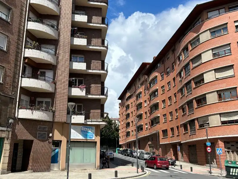 Piso en venta en Biarritz Kalea, 13, Rekalde Centro Vista exterior de Piso en venta en Bilbao con Terraza y Balcón