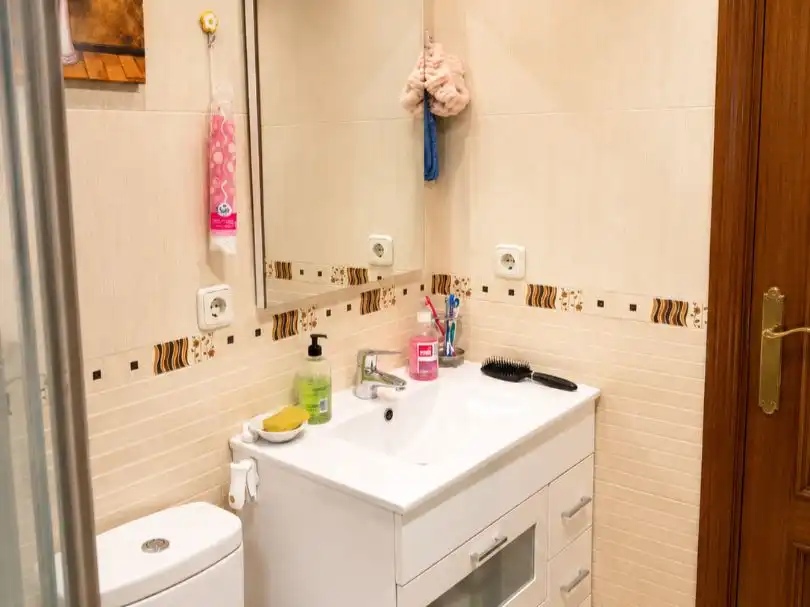 Bathroom of Flat for sale in  Madrid Capital  with Terrace and Swimming Pool