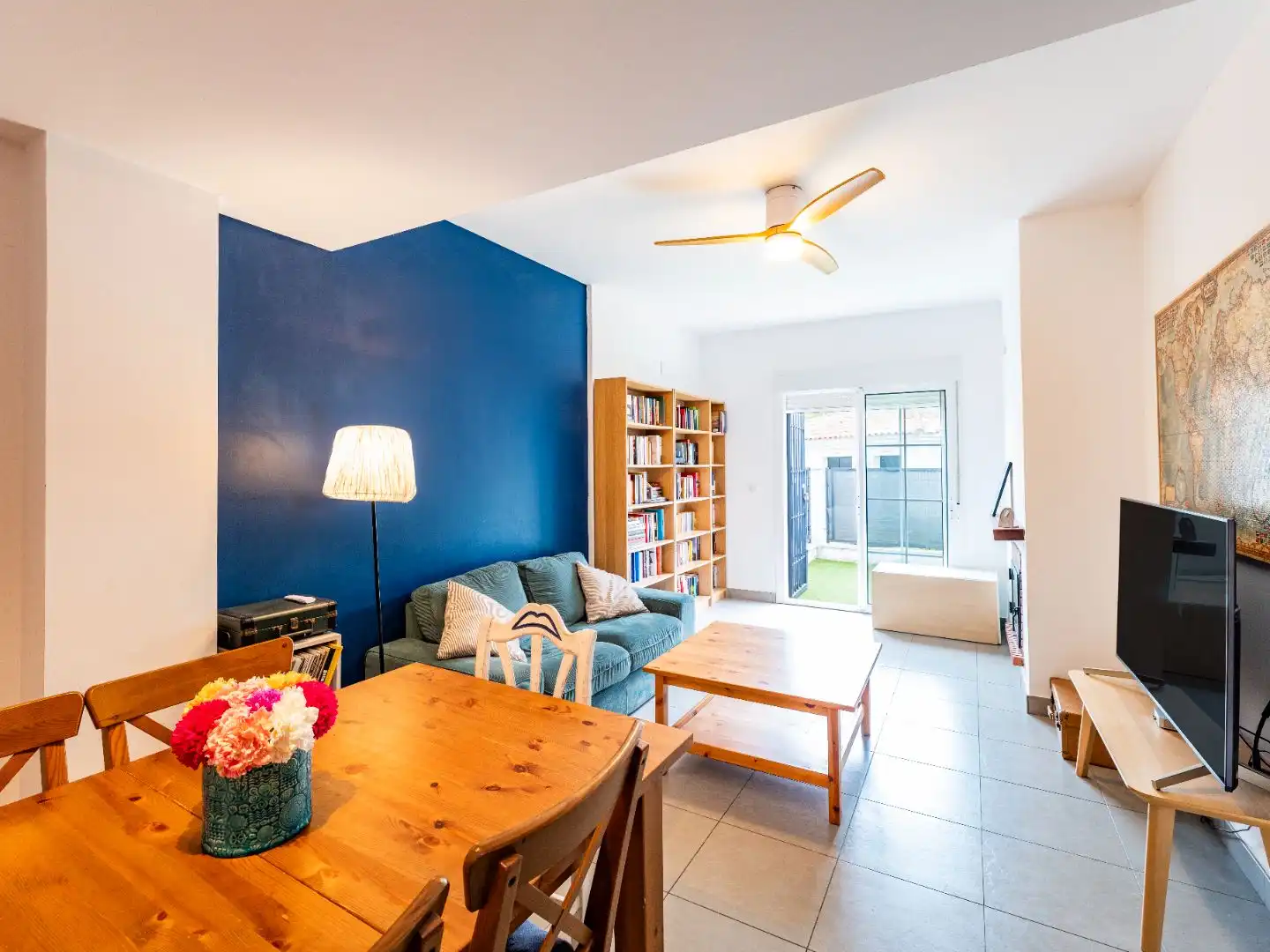 Casa adosada en venta en Calle Ãlmanzor, 19, Aljaraque Sala de estar de Casa adosada en venta en Aljaraque con Aire acondicionado y Balcón