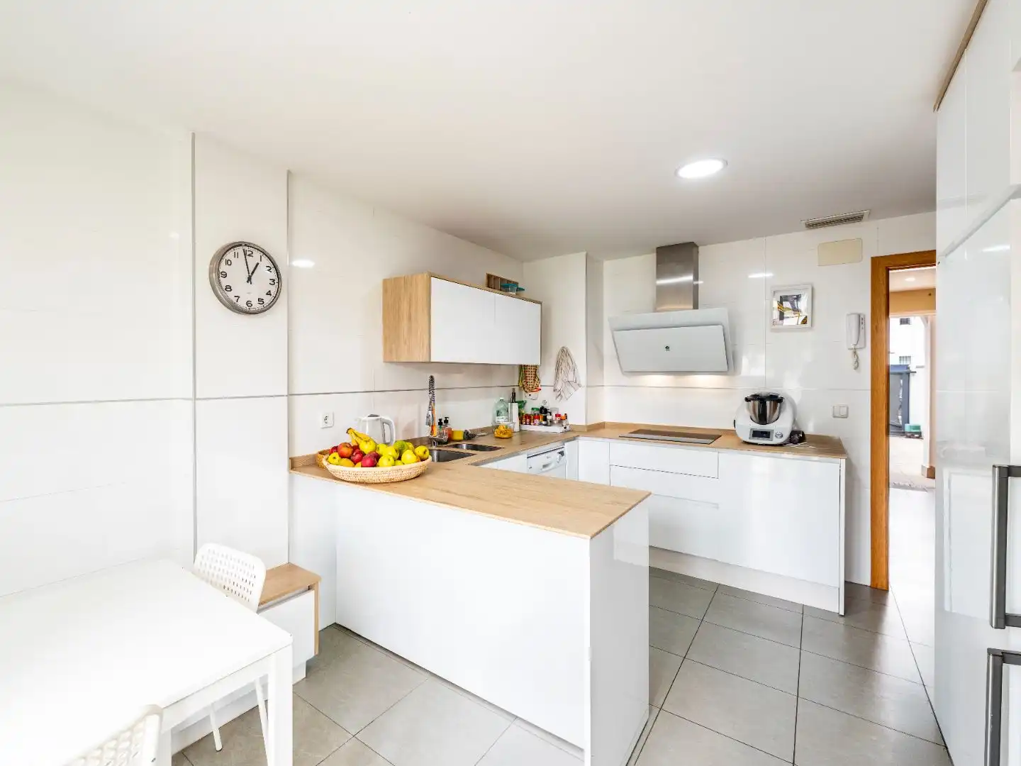 Casa adosada en venta en Calle Ãlmanzor, 19, Aljaraque Cocina de Casa adosada en venta en Aljaraque con Aire acondicionado y Balcón