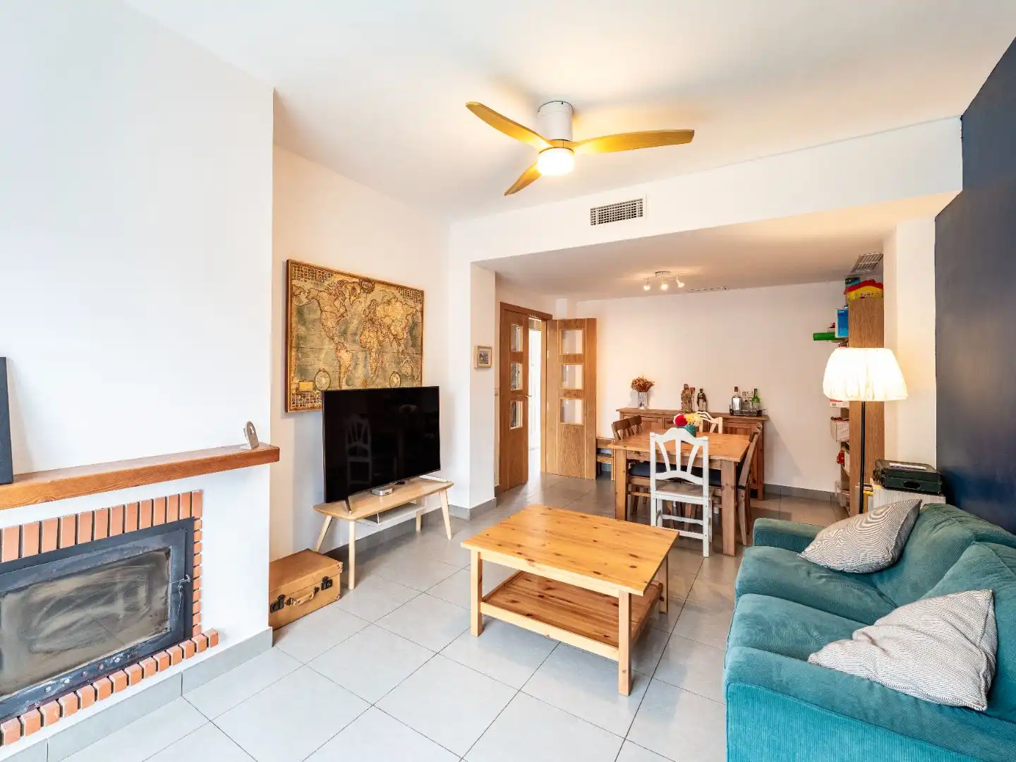 Casa adosada en venta en Calle Ãlmanzor, 19, Aljaraque Sala de estar de Casa adosada en venta en Aljaraque con Aire acondicionado y Balcón