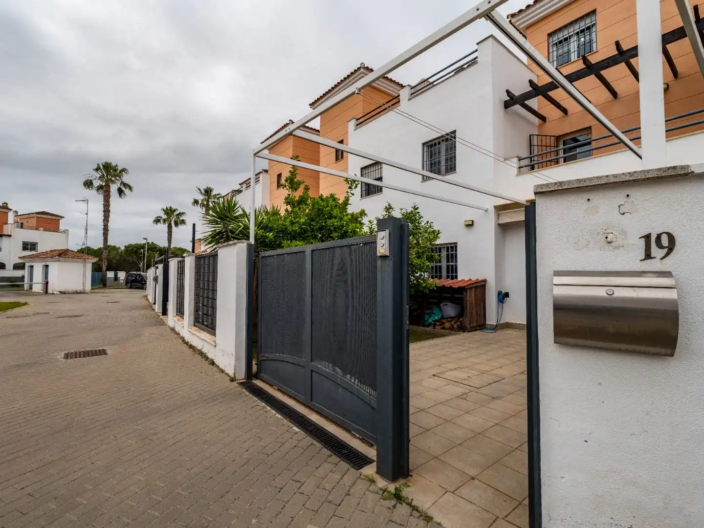 Casa adosada en venta en Calle Ãlmanzor, 19, Aljaraque Vista exterior de Casa adosada en venta en Aljaraque con Aire acondicionado y Balcón